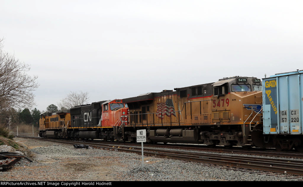 GECX 9513 leads train 6W4 past the CP Hunt